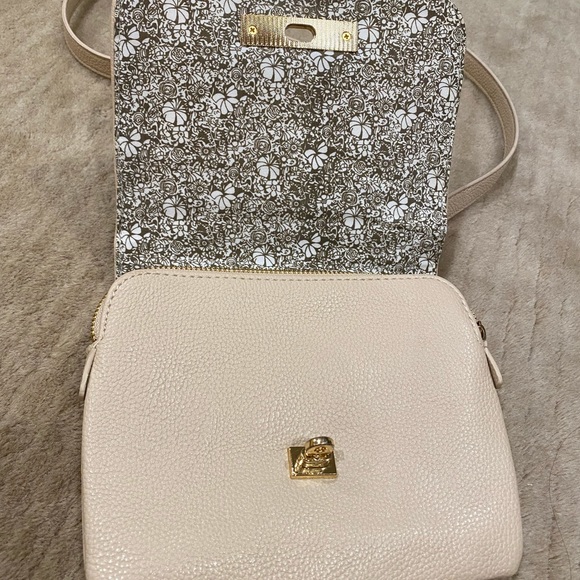 Forever 21 Crossbody Bag - Picture 2 of 3